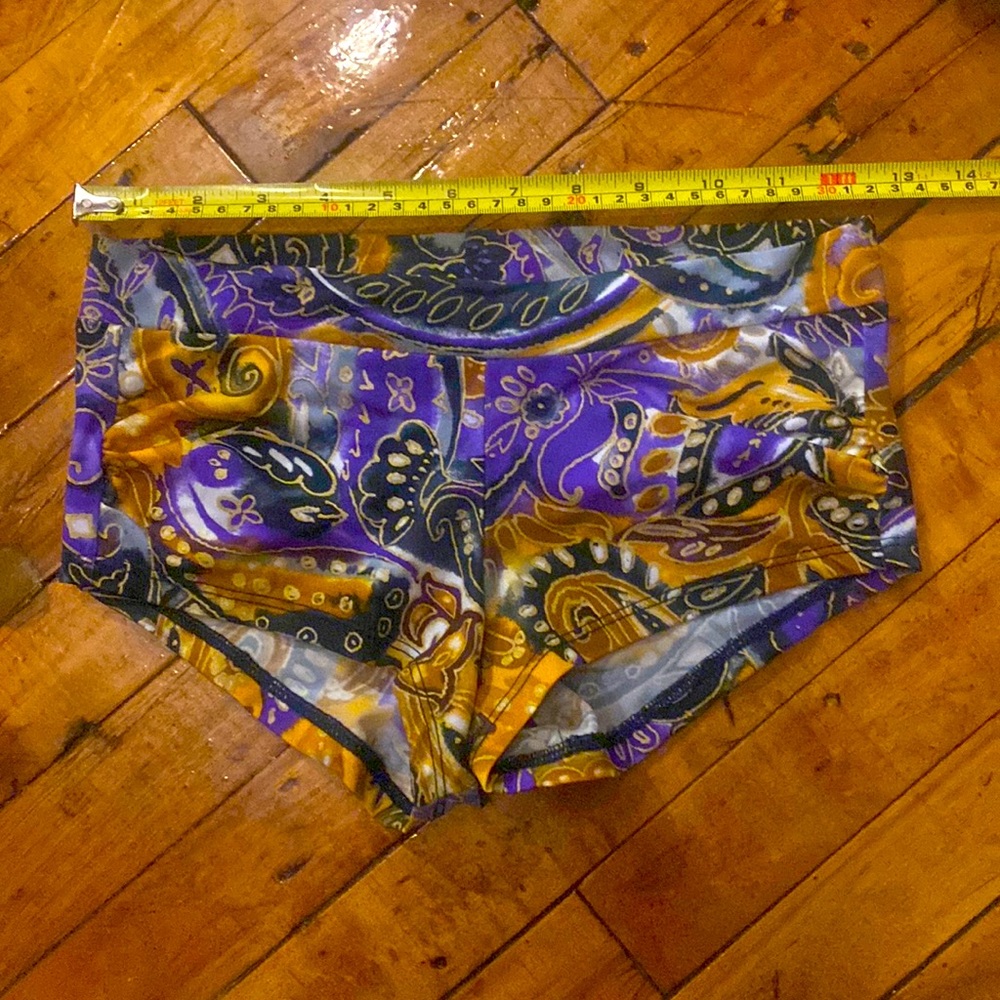 Like new Onzie hot yoga shorts